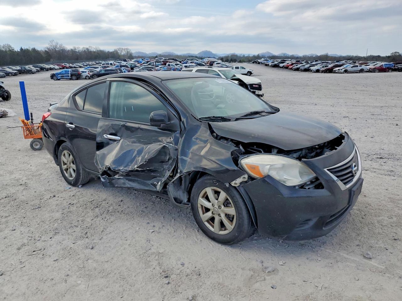 2014 Nissan Versa 1.6 S - Фото 4