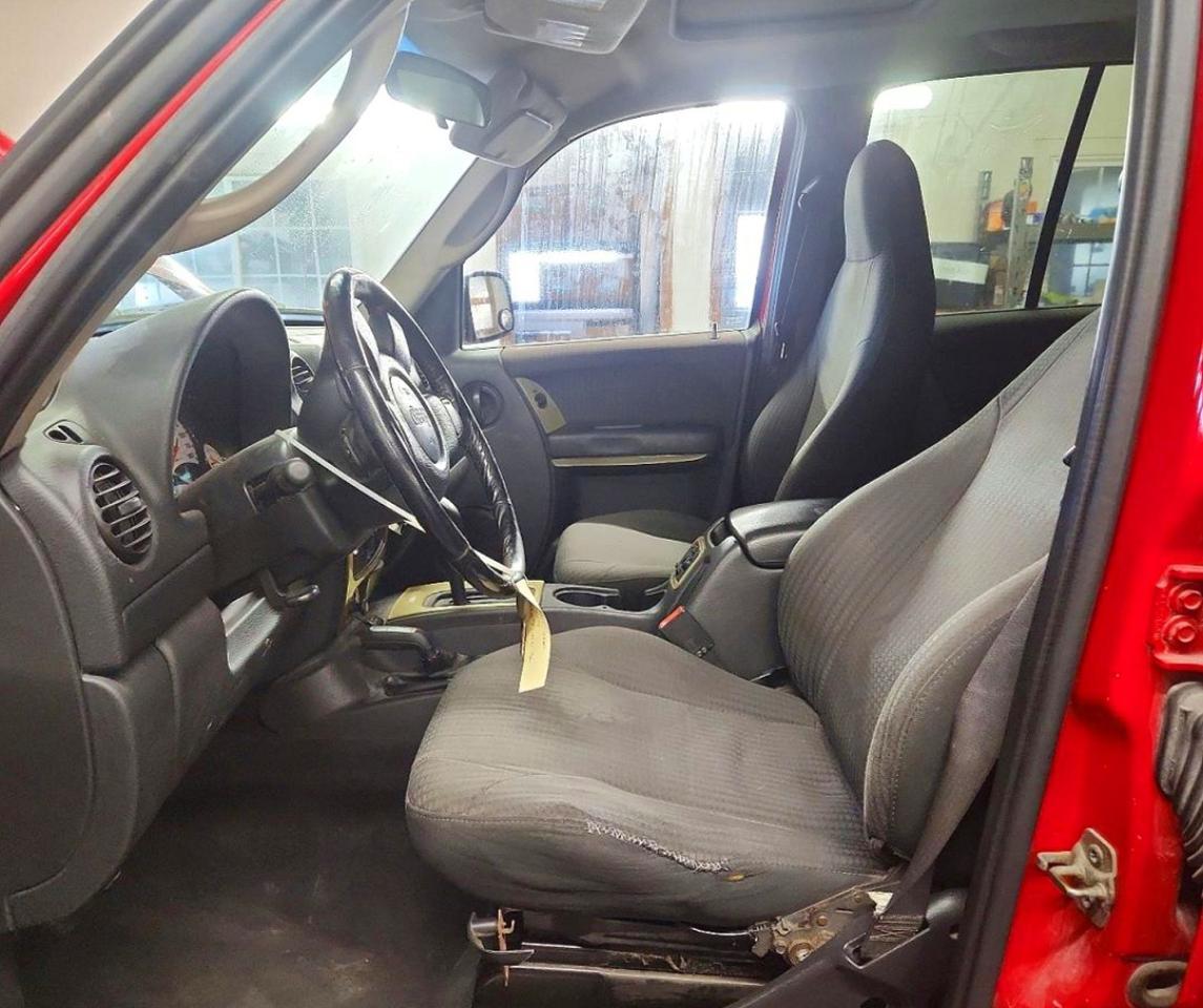 2002 Jeep Liberty Sport - Image 7
