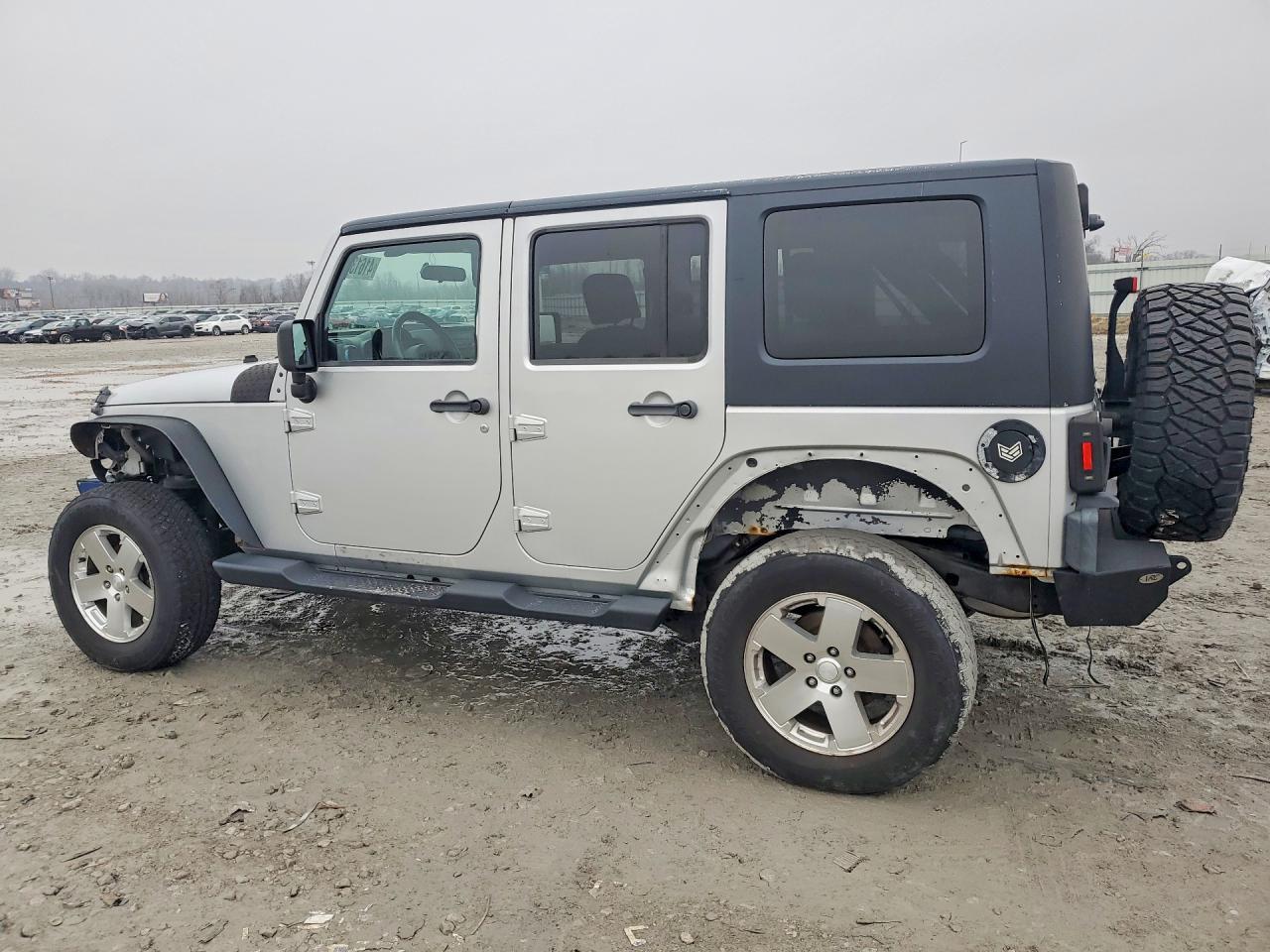 2010 Jeep Wrangler Unlimited Sahara - Фото 2