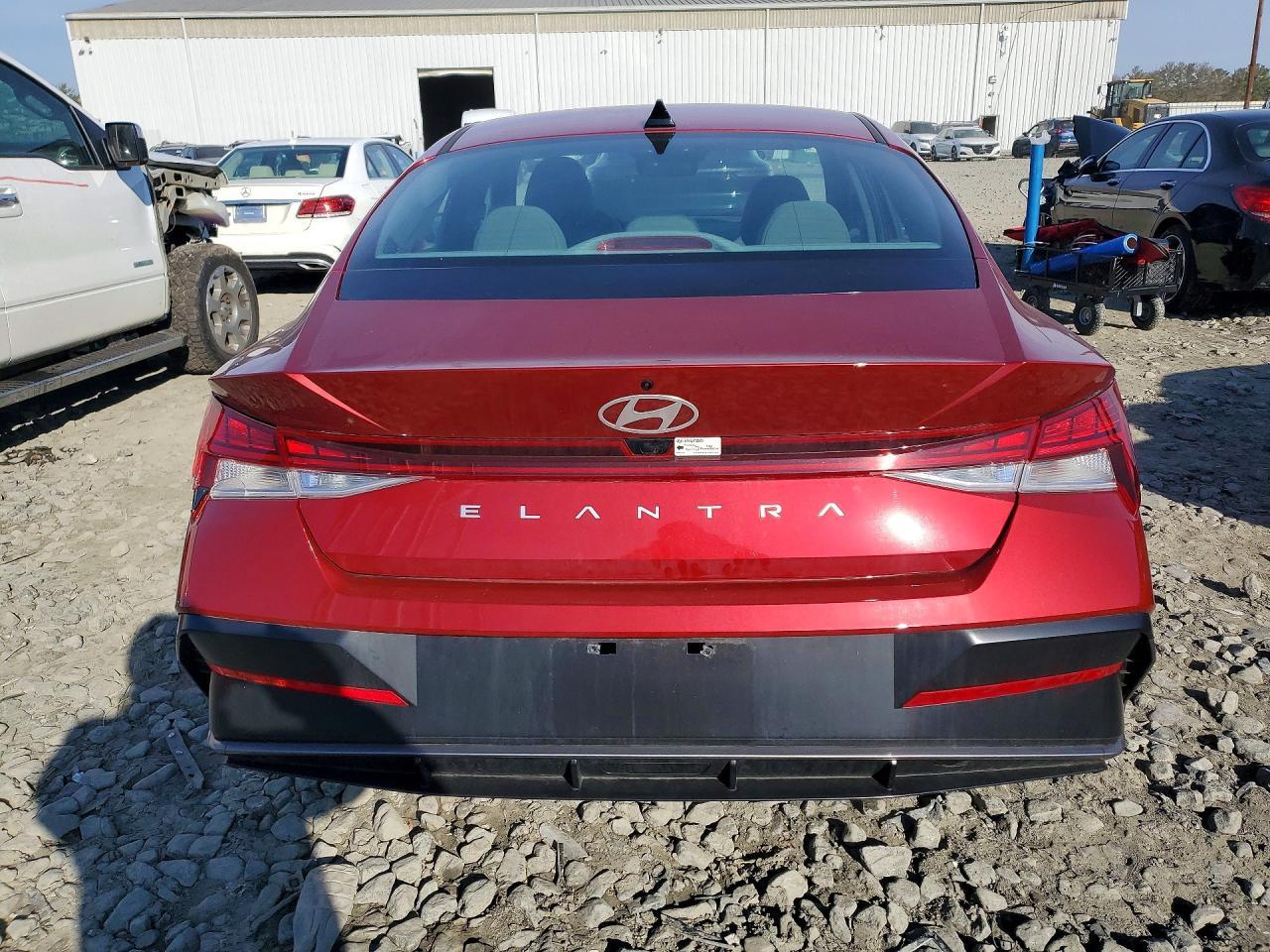 2025 Hyundai Elantra Sel Convenience - Image 6