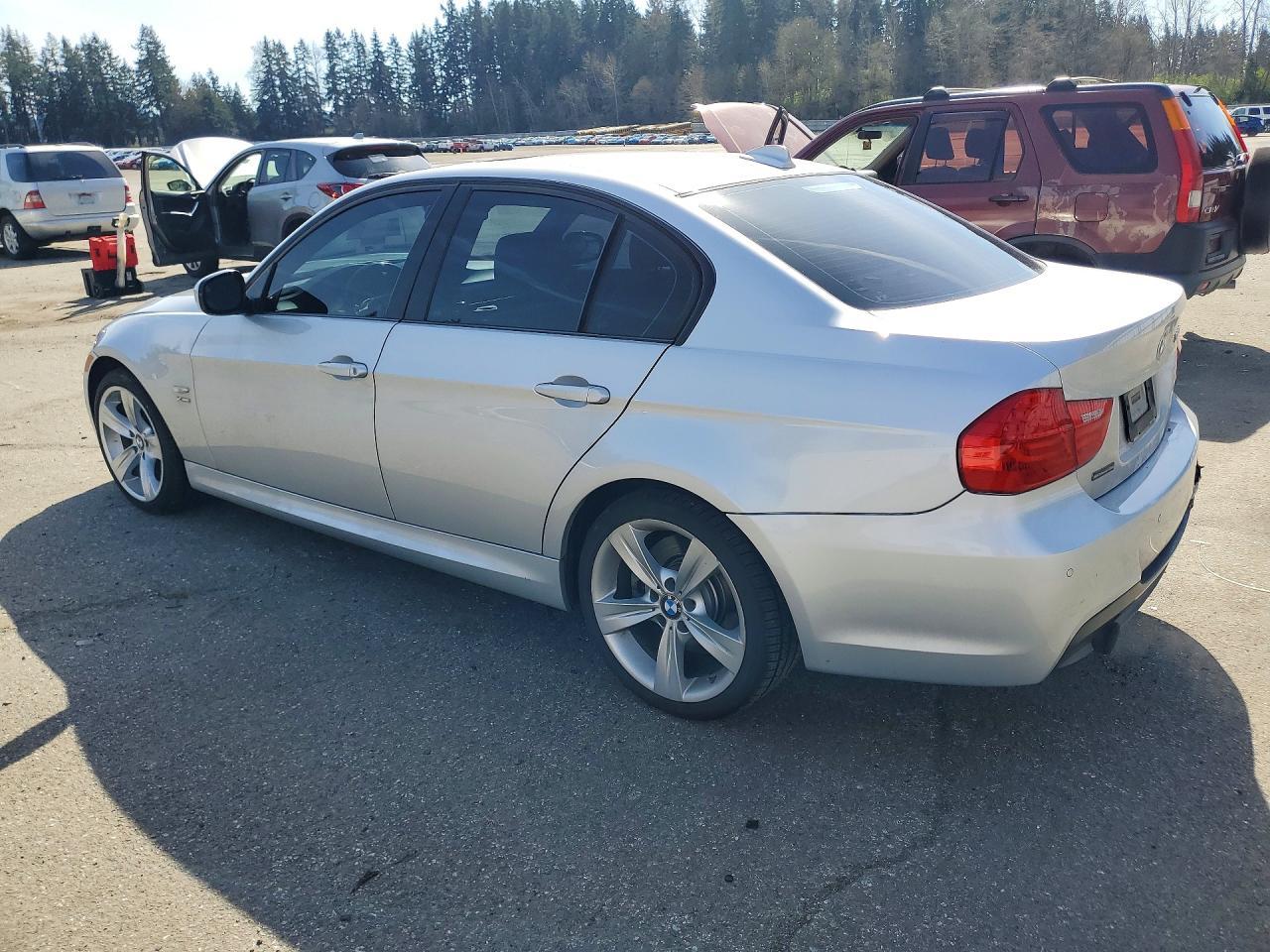 2011 BMW 335 Xi - Image 2