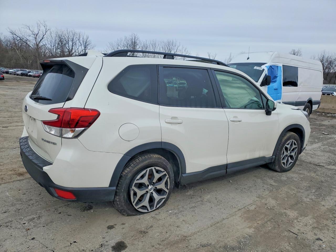 2019 Subaru Forester Premium - Image 3