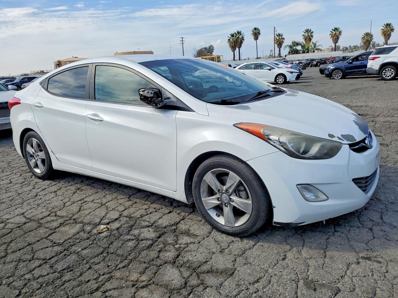 2013 Hyundai Elantra - Image 4