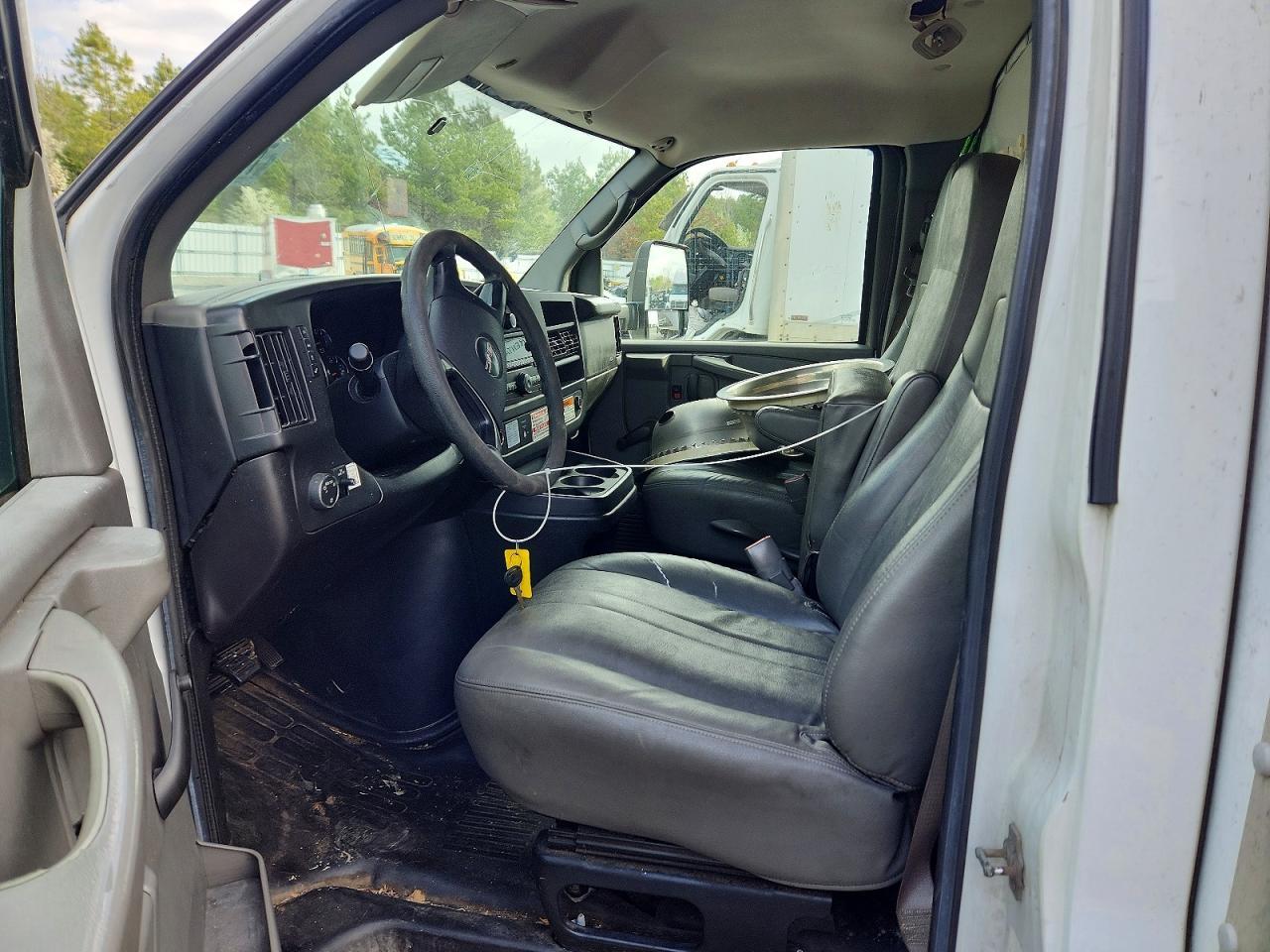 2012 GMC Savana Box Truck - Фото 7