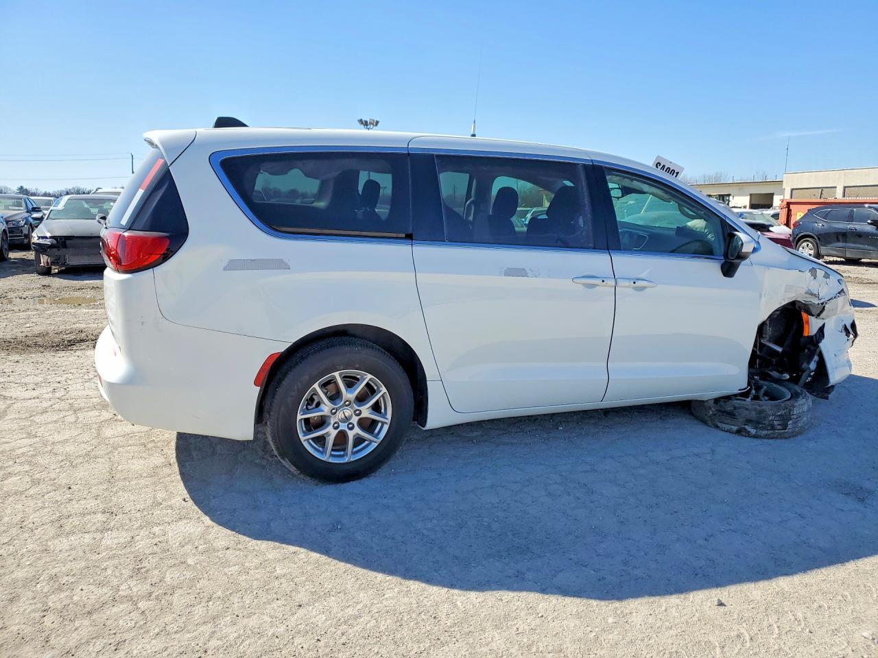 2023 Chrysler Voyager Lx - Image 3
