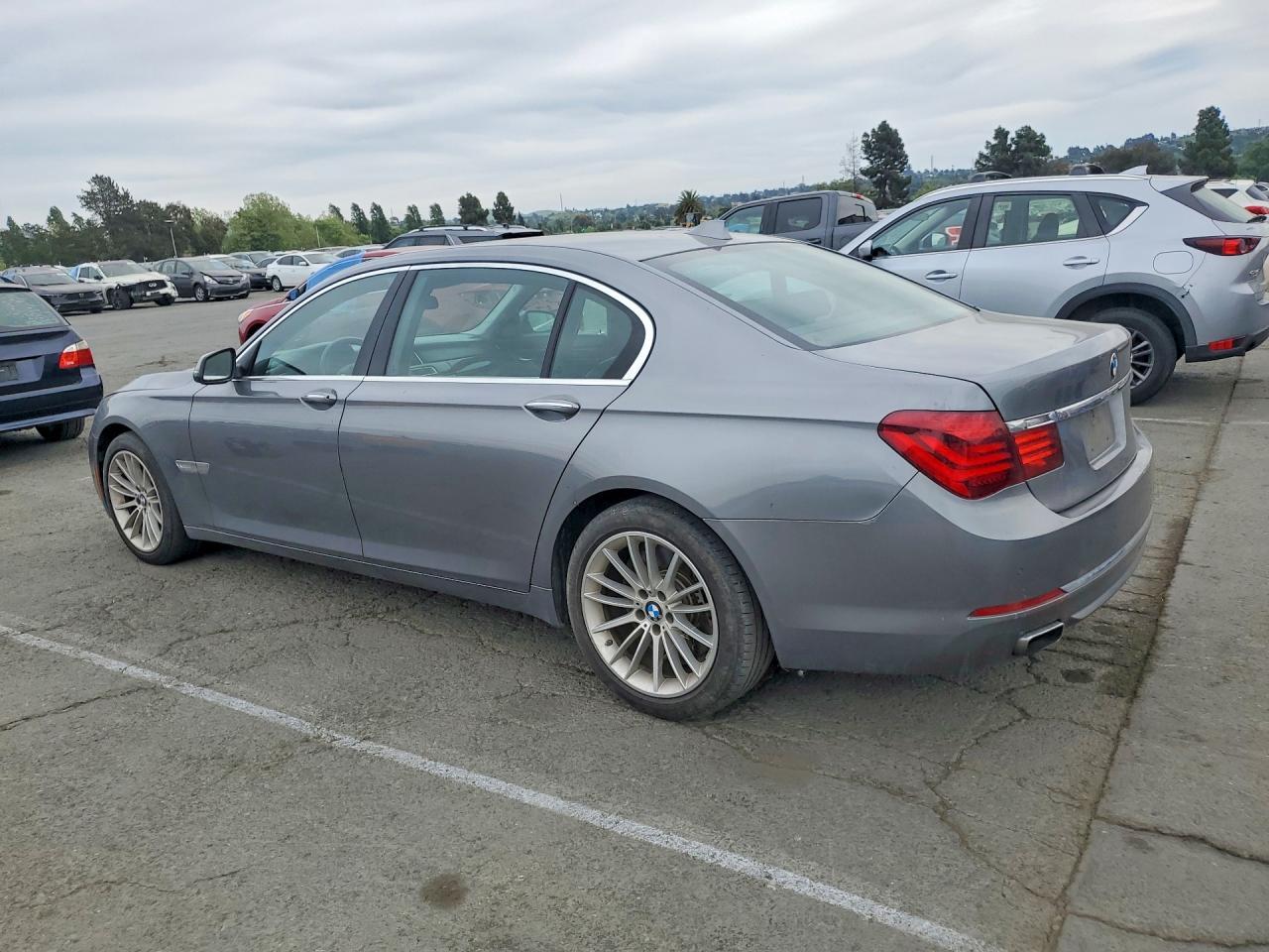 2014 BMW 750 Li - Image 2