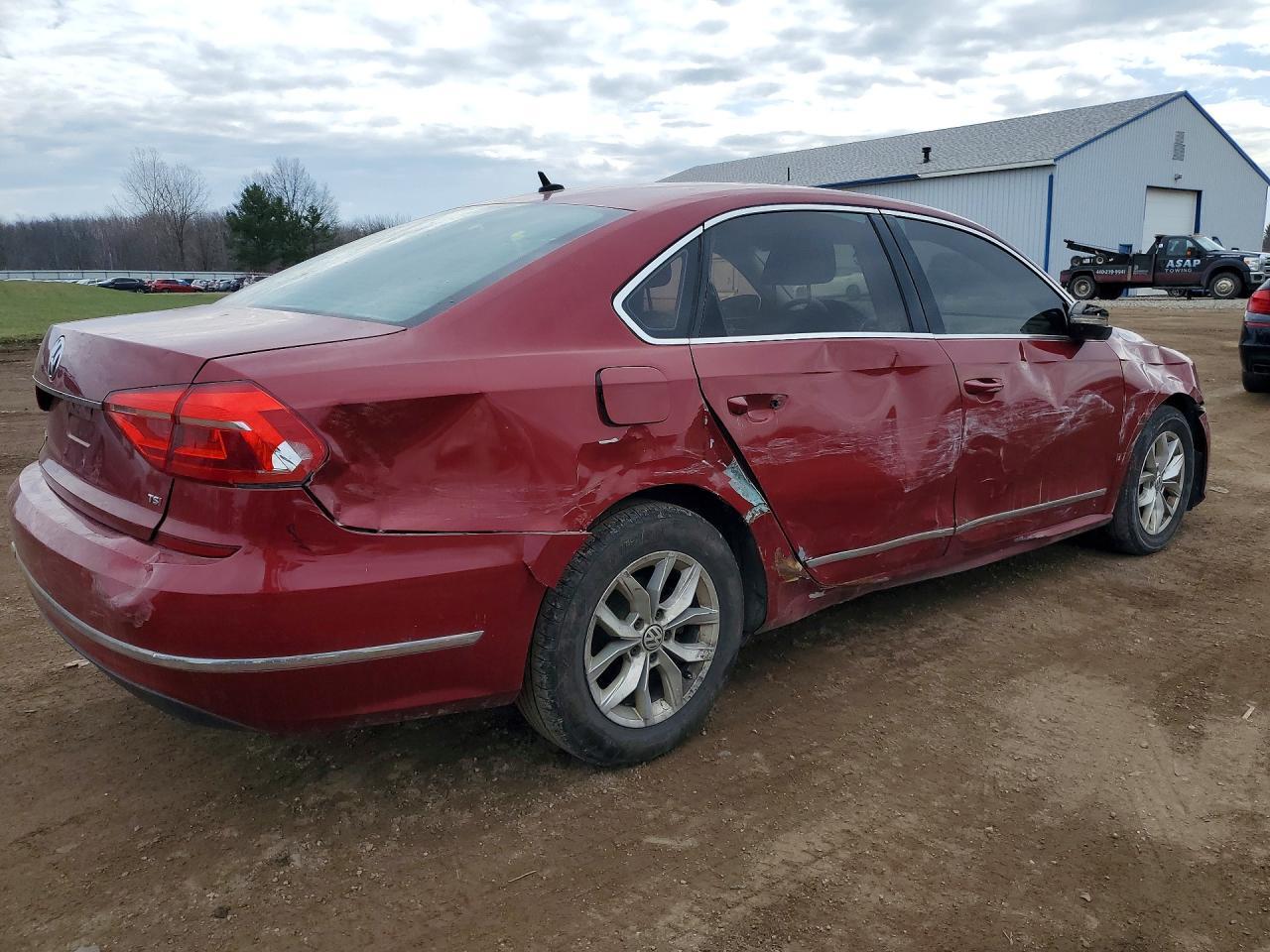 2016 Volkswagen Passat S - Фото 3