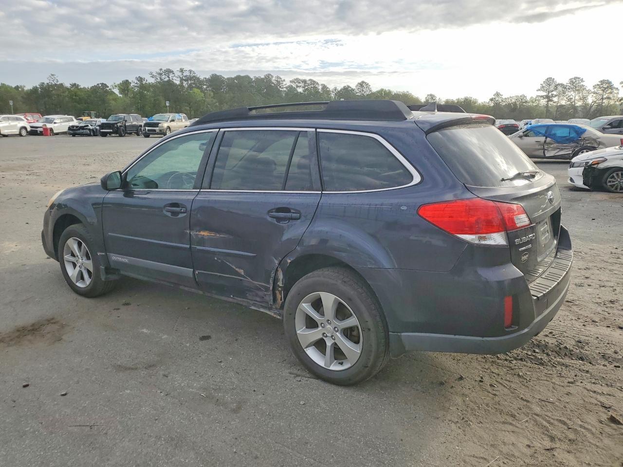 2013 Subaru Outback 2.5I Limited - Image 2