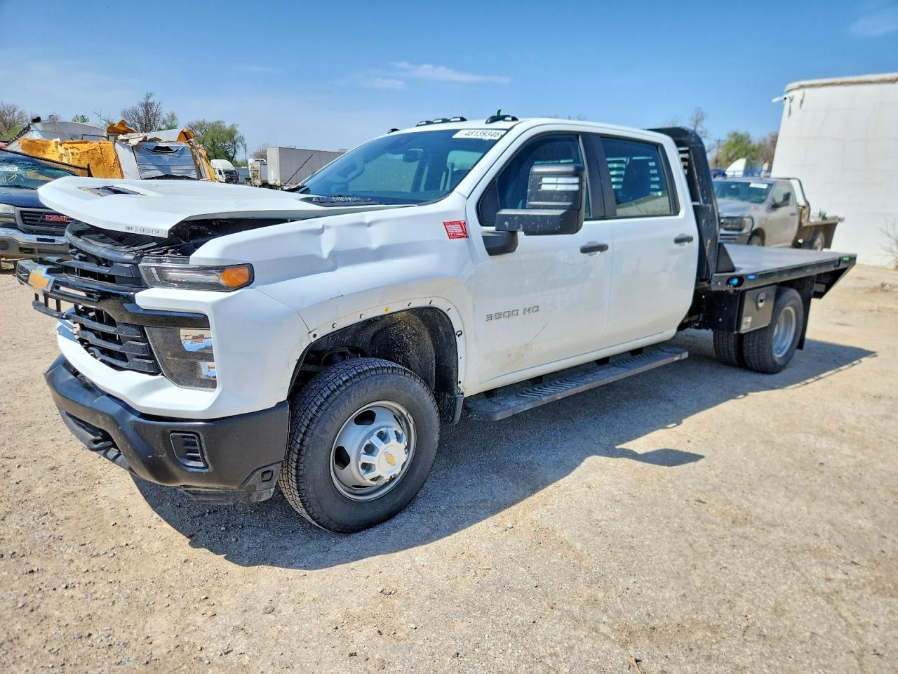 2024 Chevrolet Silverado Hd Flatbed Truck - Фото 2