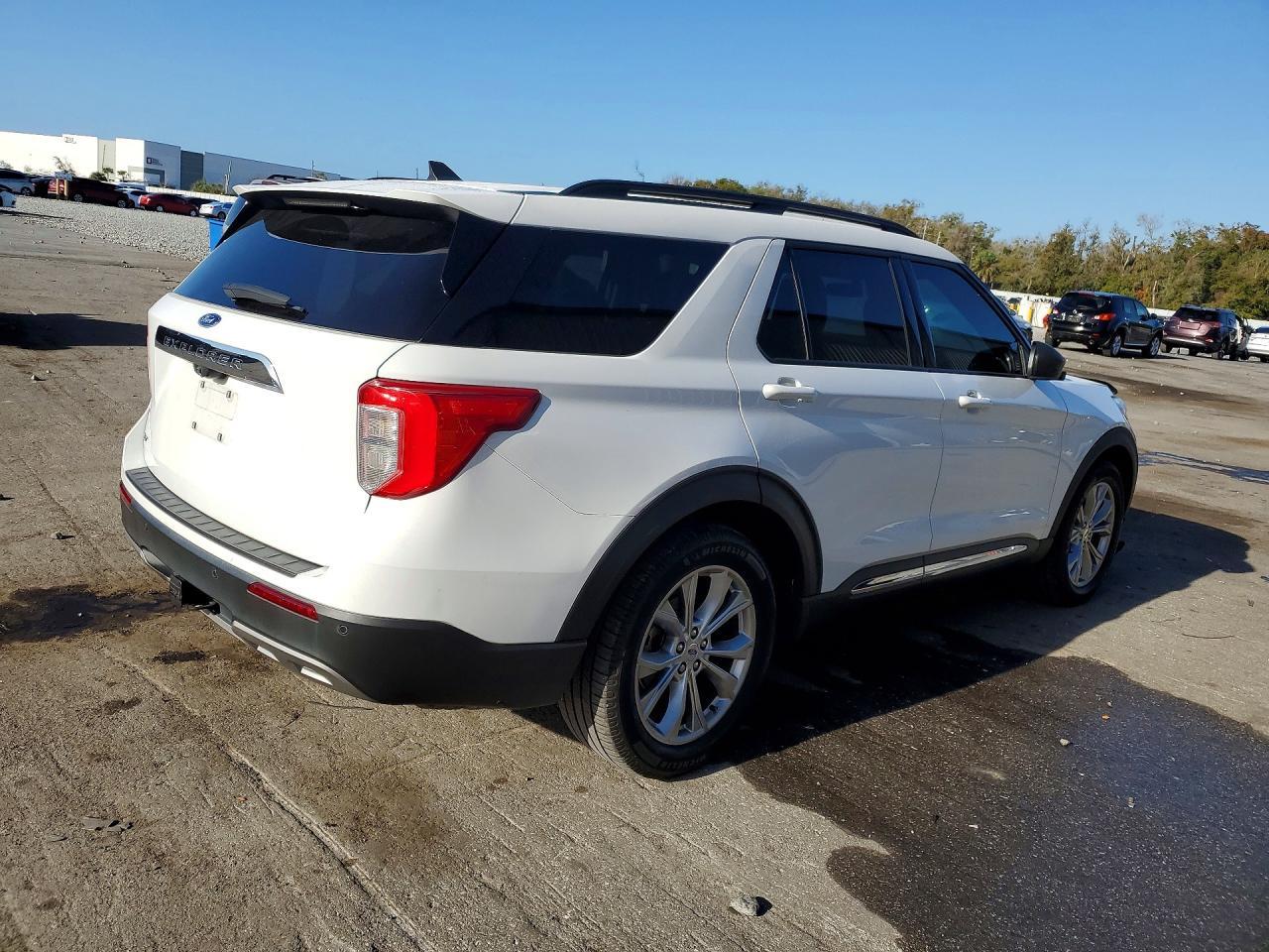 2021 Ford Explorer Xlt - Image 3