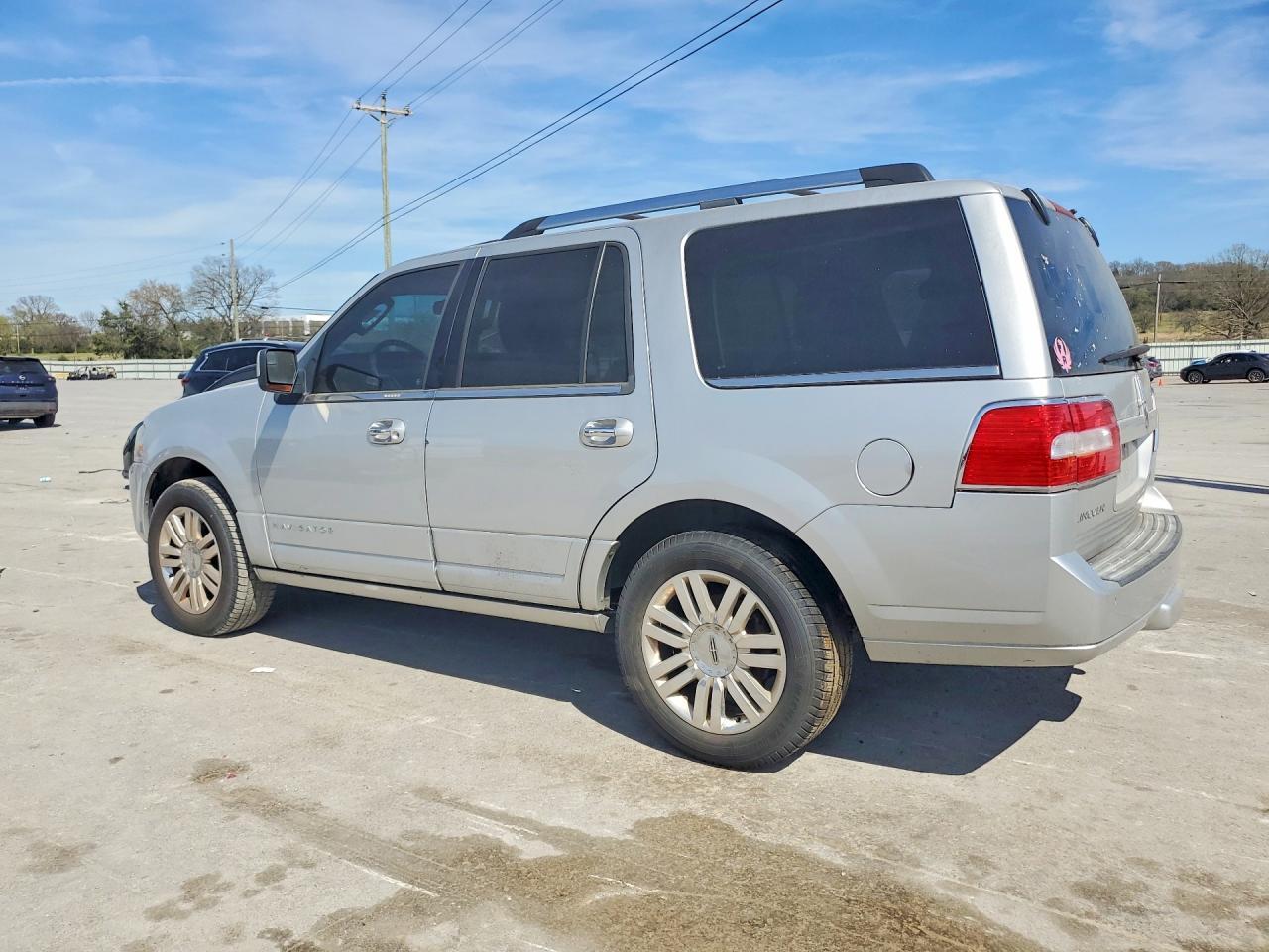 2013 Lincoln Townhouse Navigator - Фото 2