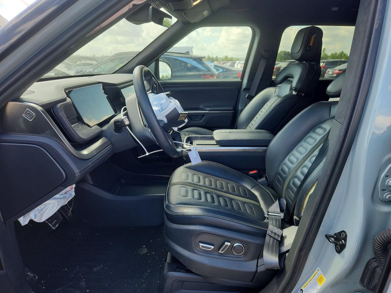 2025 Rivian R1S Adventure - Image 7