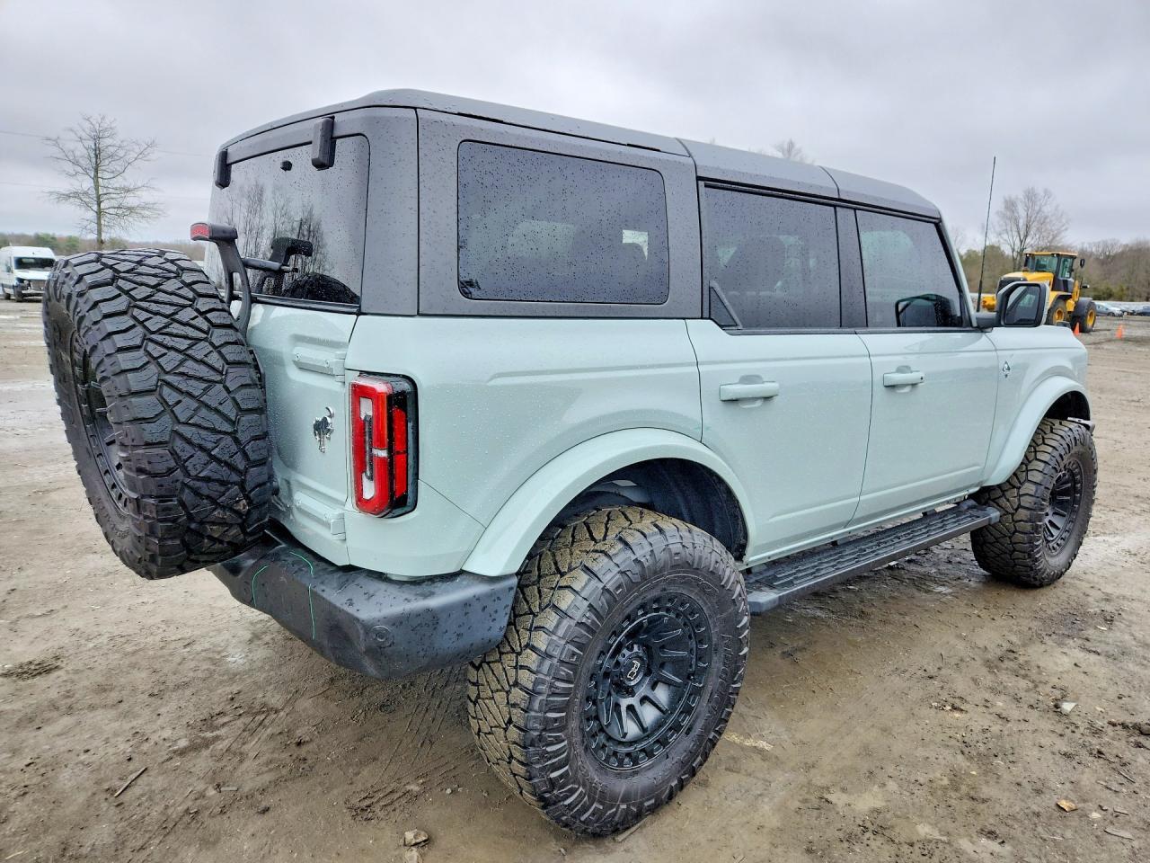 2024 Ford Bronco Outer Banks - Image 3