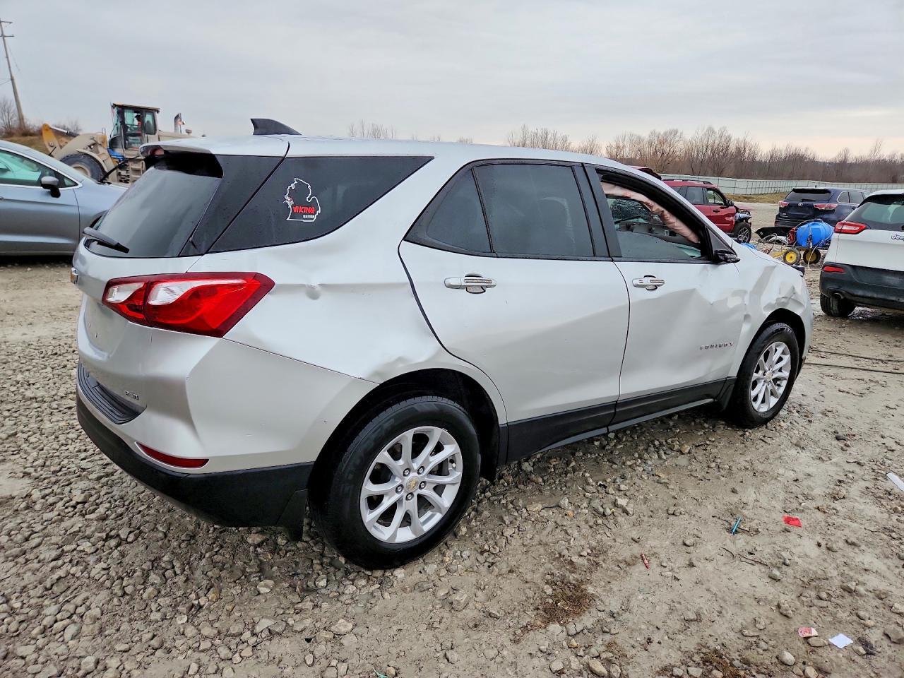 2021 Chevrolet Equinox Ls - Фото 3