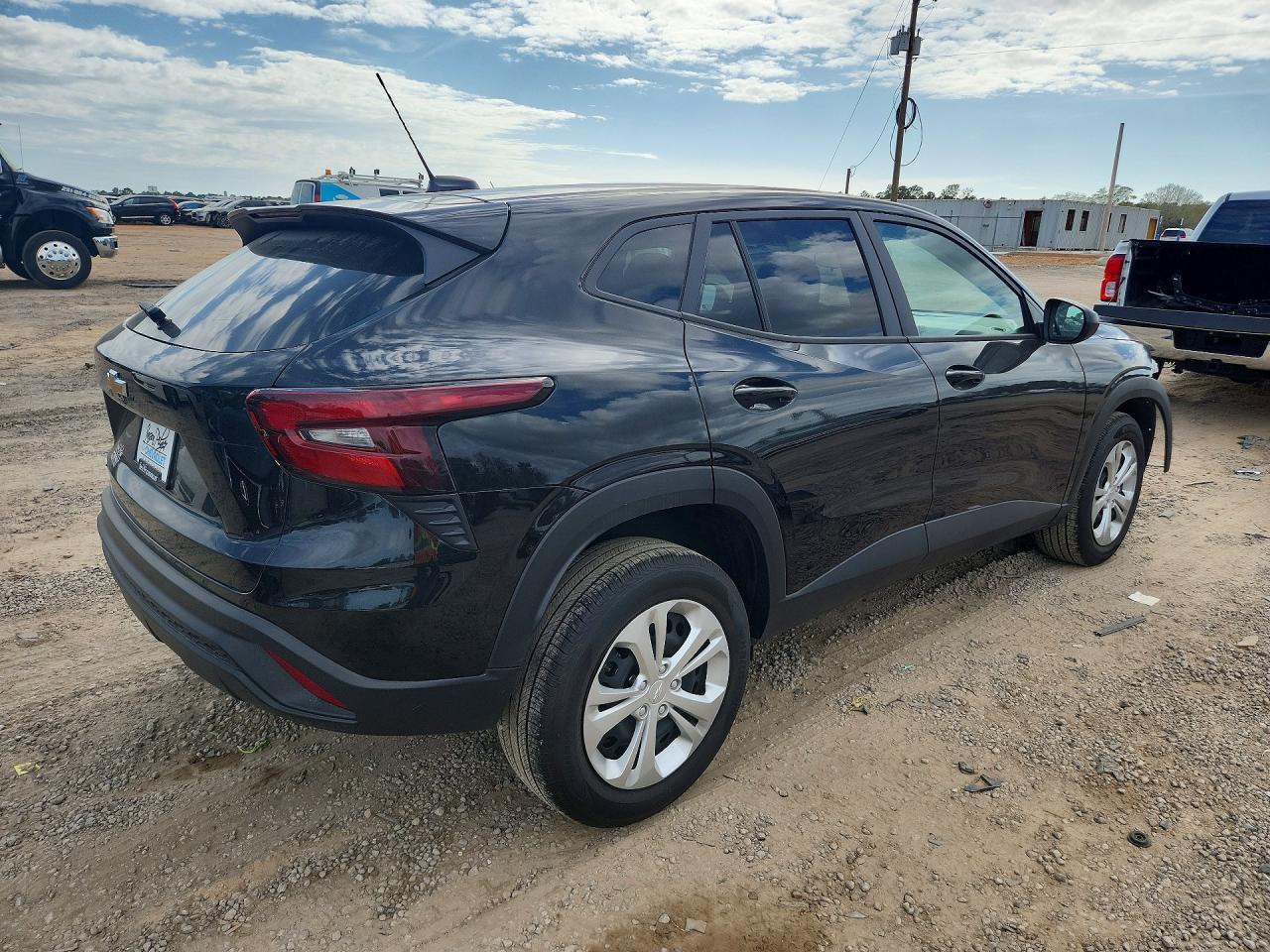 2025 Chevrolet Trax Ls - Фото 3