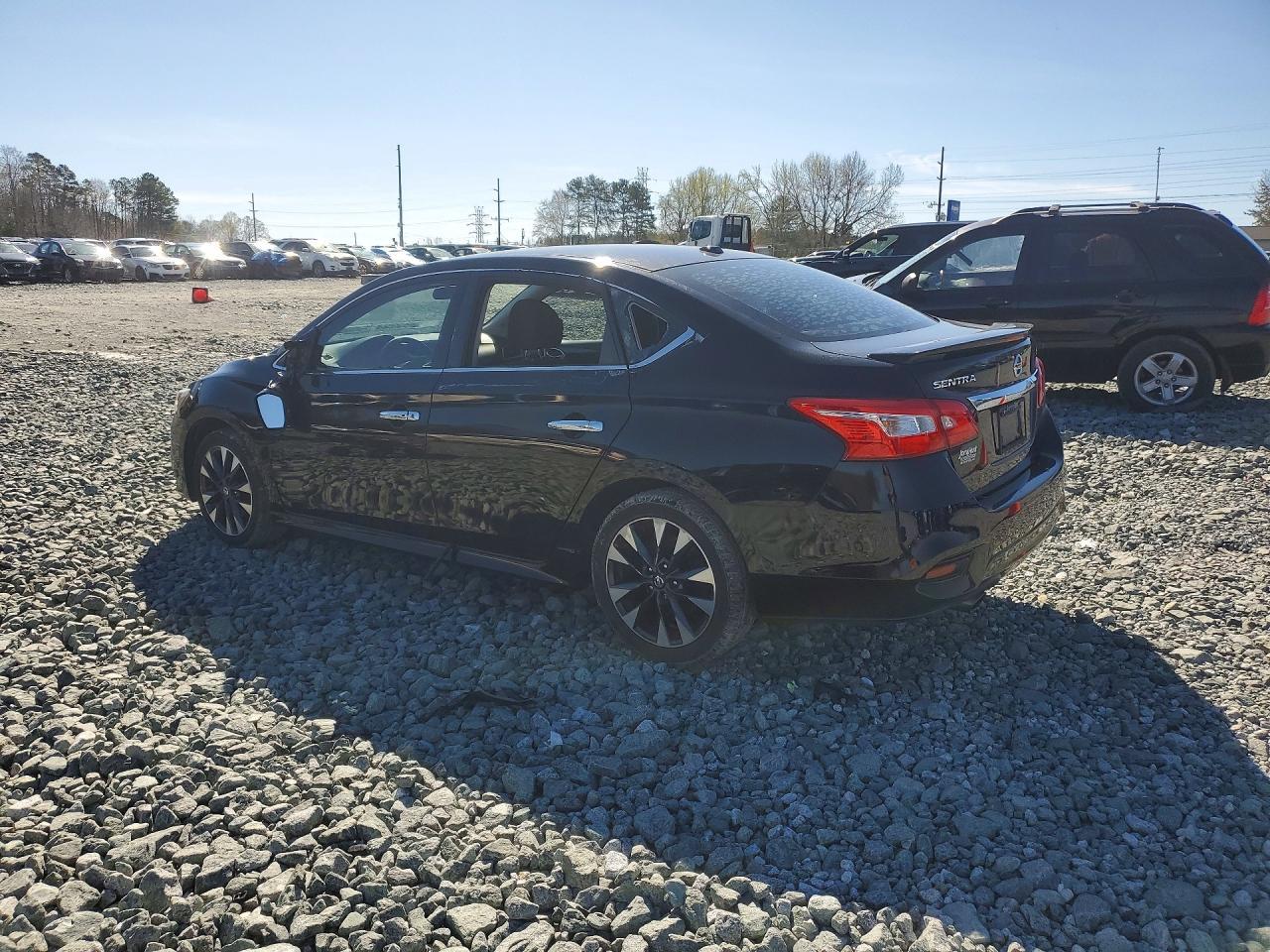 2017 Nissan Sentra Sr - Фото 2