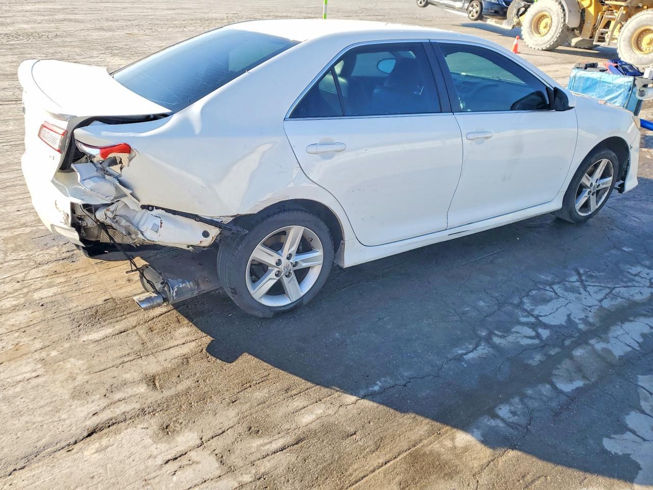 2014 Toyota Camry Se - Image 3