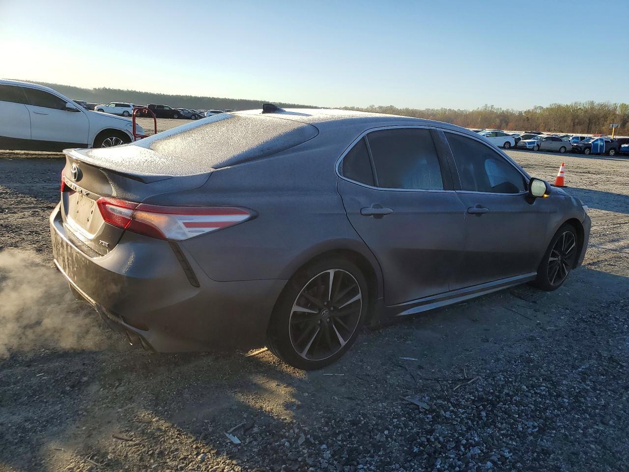 2020 Toyota Camry Xse - Фото 3