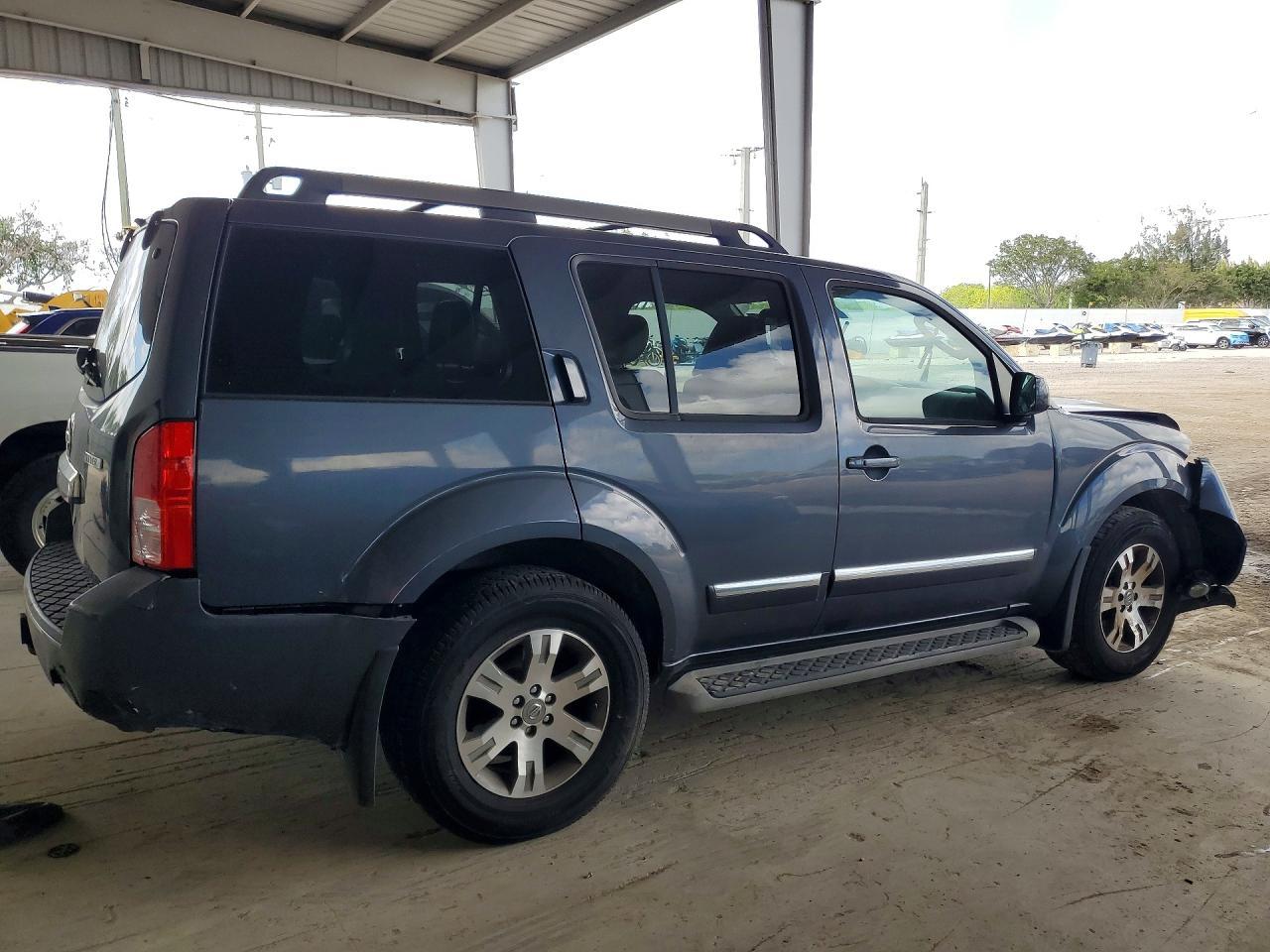 2012 Nissan Pathfinder S - Image 3