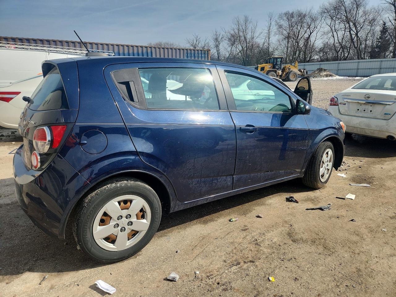 2015 Chevrolet Sonic Ls - Image 3
