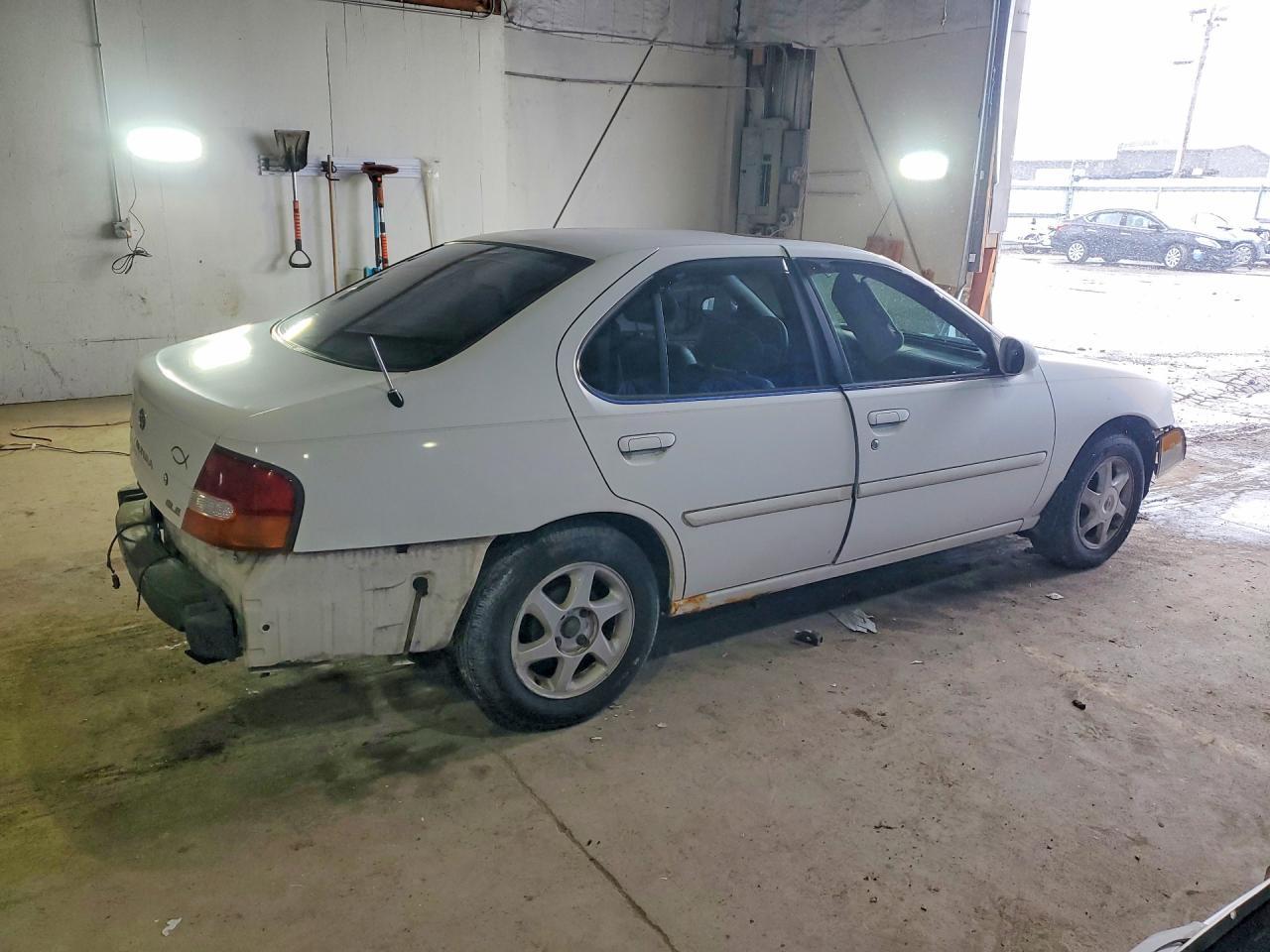 1998 Nissan Altima Xe - Фото 3
