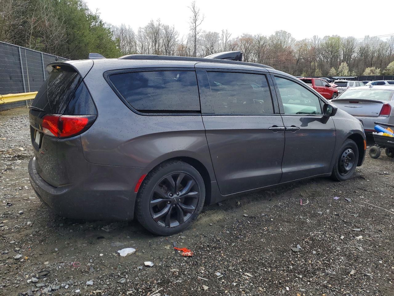 2018 Chrysler Pacifica Touring L Plus - Фото 3