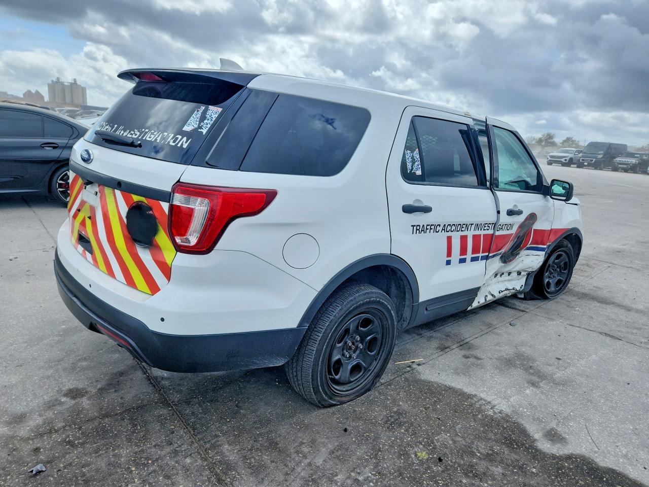 2017 Ford Explorer Police Interceptor - Фото 3
