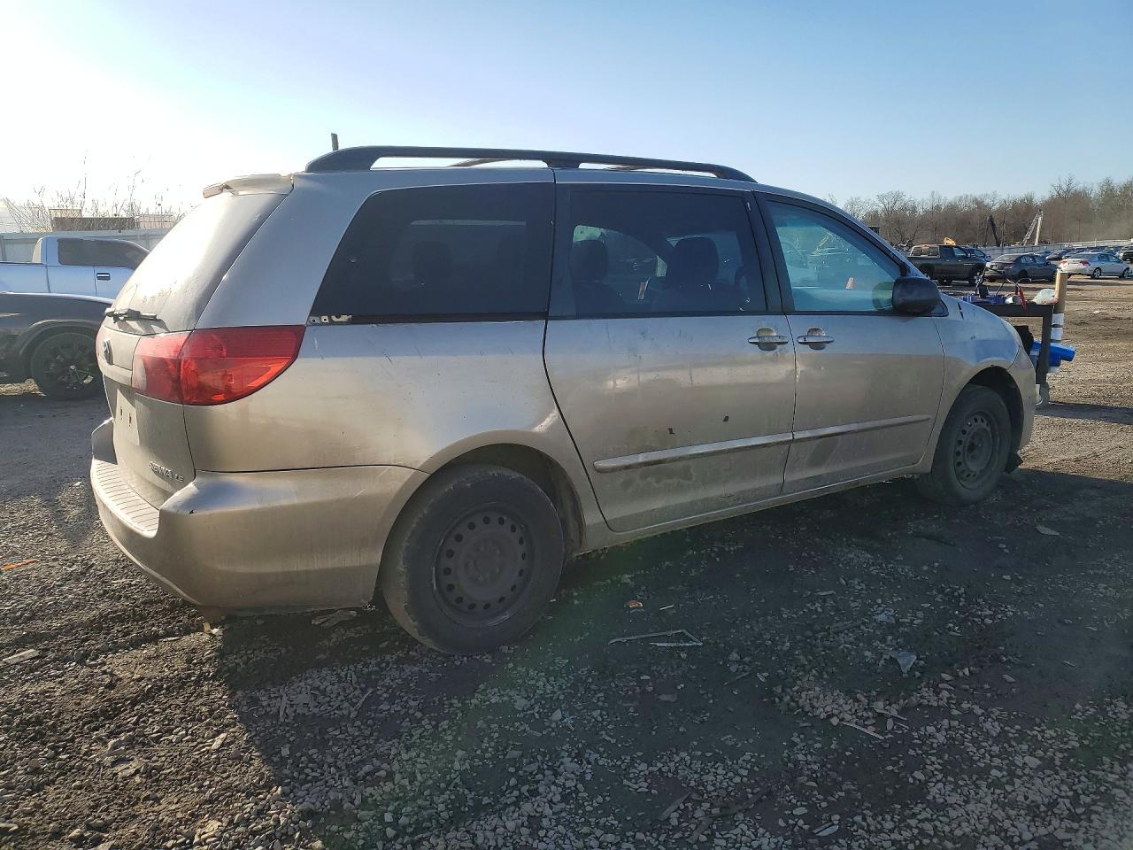 2009 Toyota Sienna Le - Фото 3