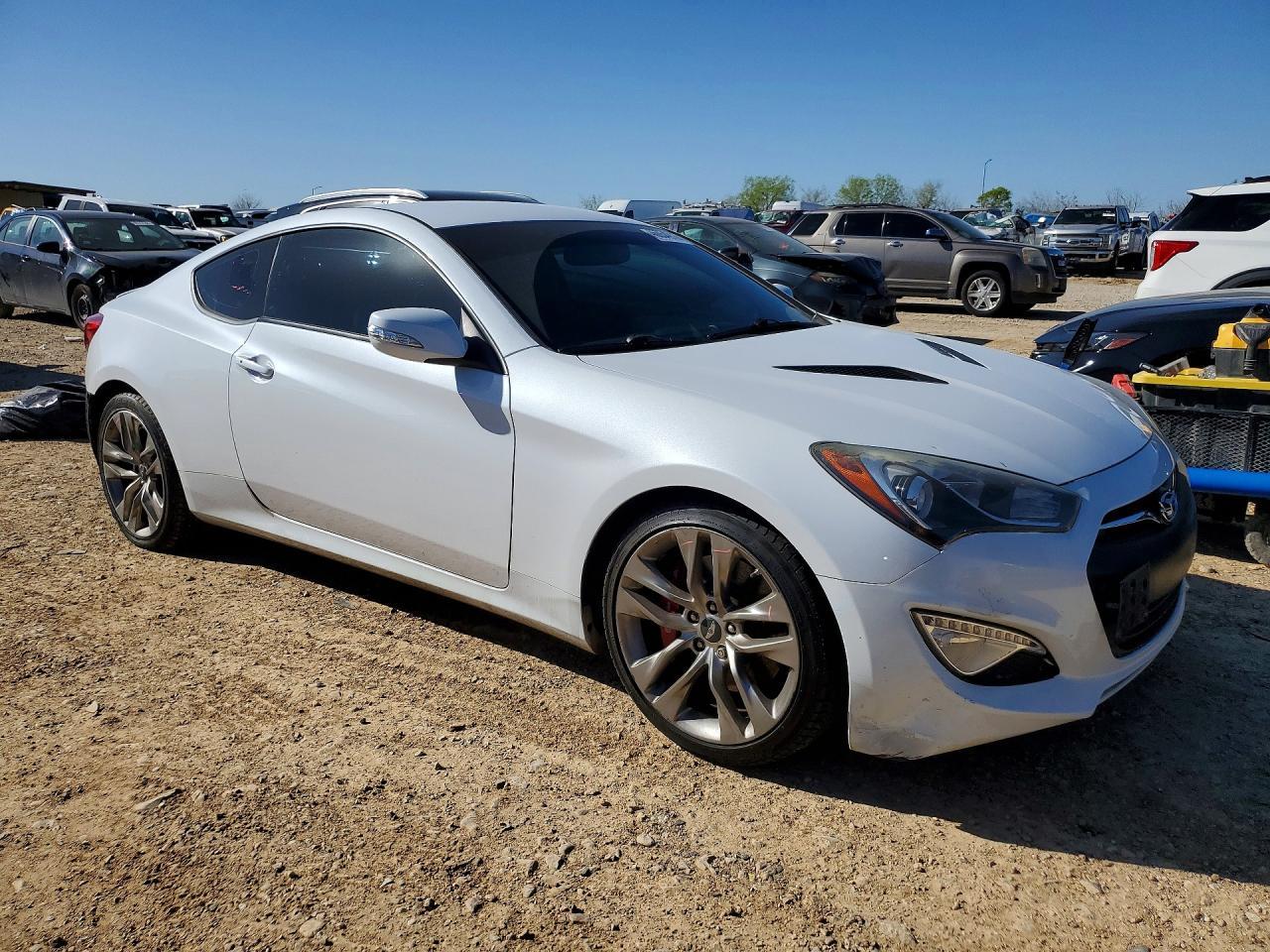 2015 Hyundai Genesis Coupe 3.8 R-Spec - Image 4