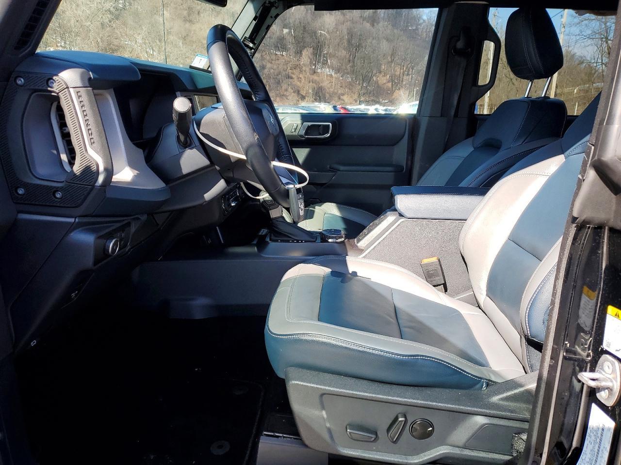 2024 Ford Bronco Outer Banks - Image 7