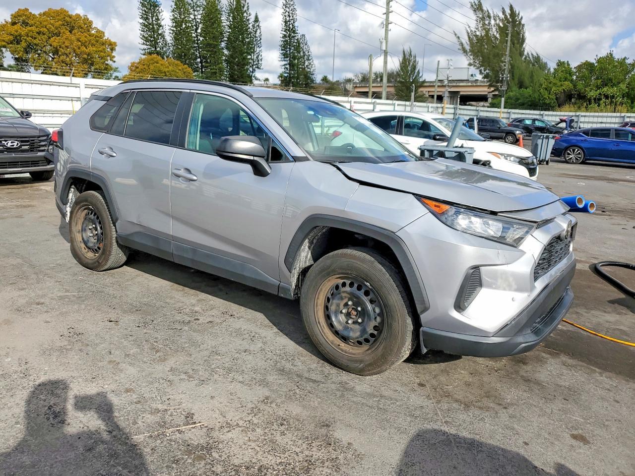 2020 Toyota Rav4 Le - Фото 4