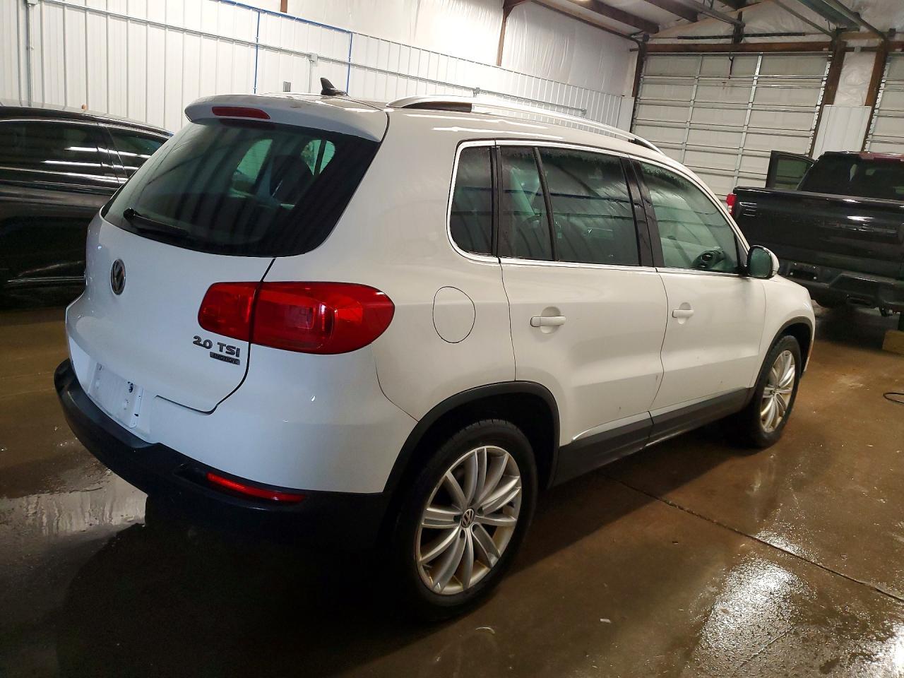 2013 Volkswagen Tiguan S - Фото 3