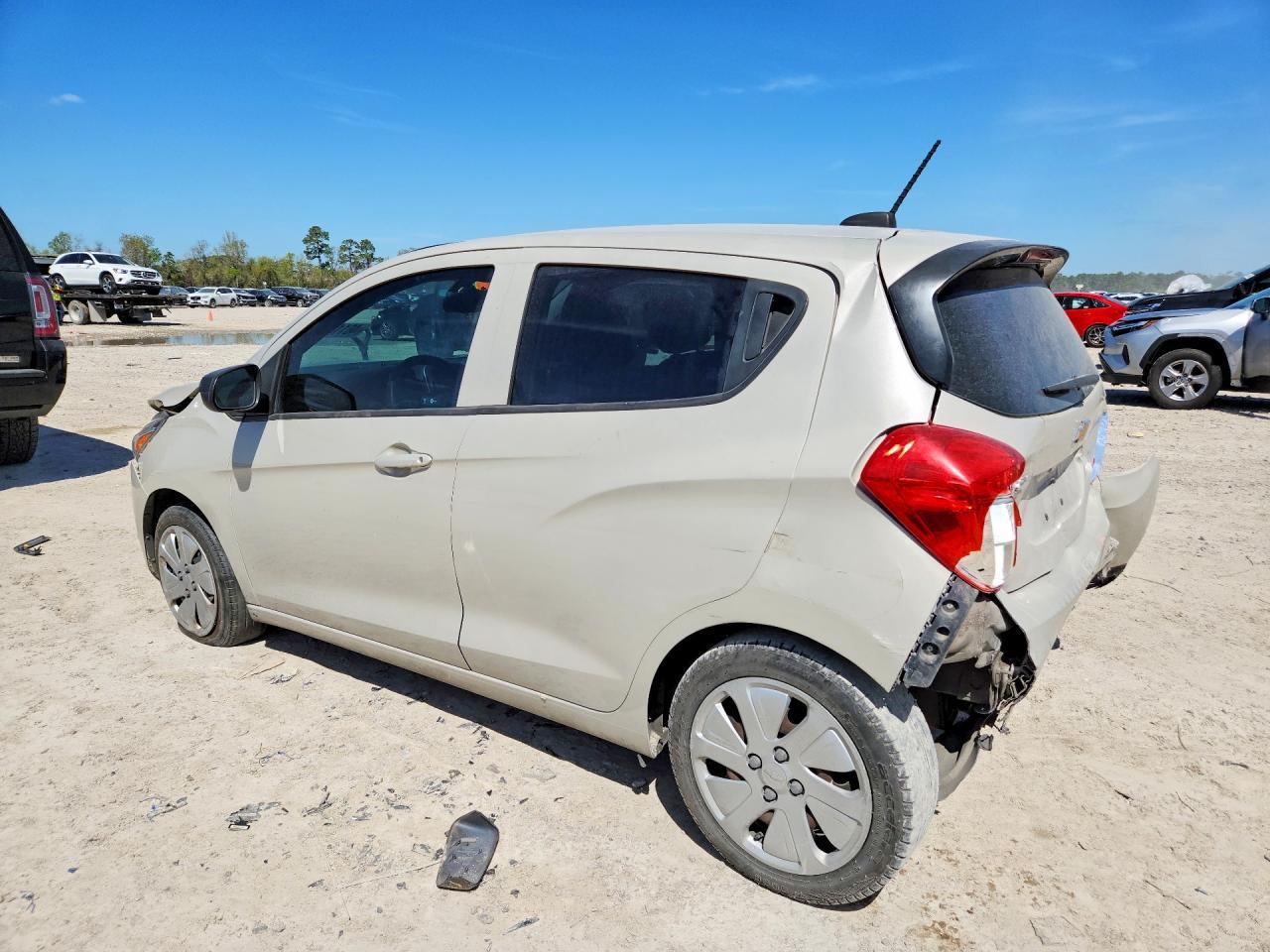 2017 Chevrolet Spark Ls - Фото 2