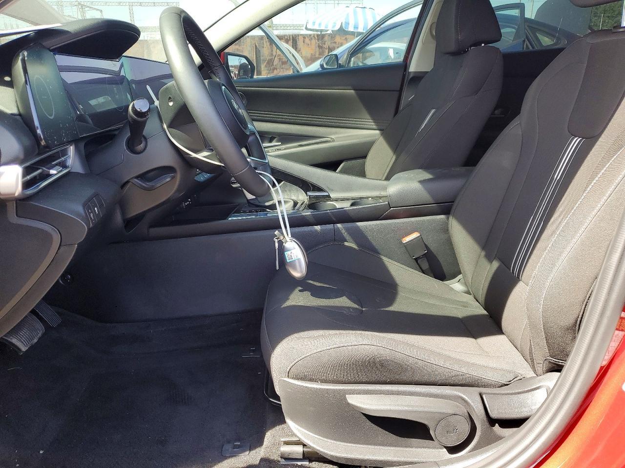 2025 Hyundai Elantra Sel Convenience - Фото 7