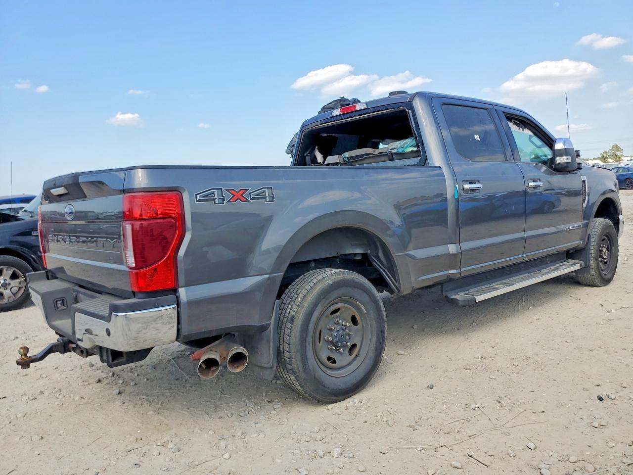 2022 Ford F250 Super Duty - Фото 3