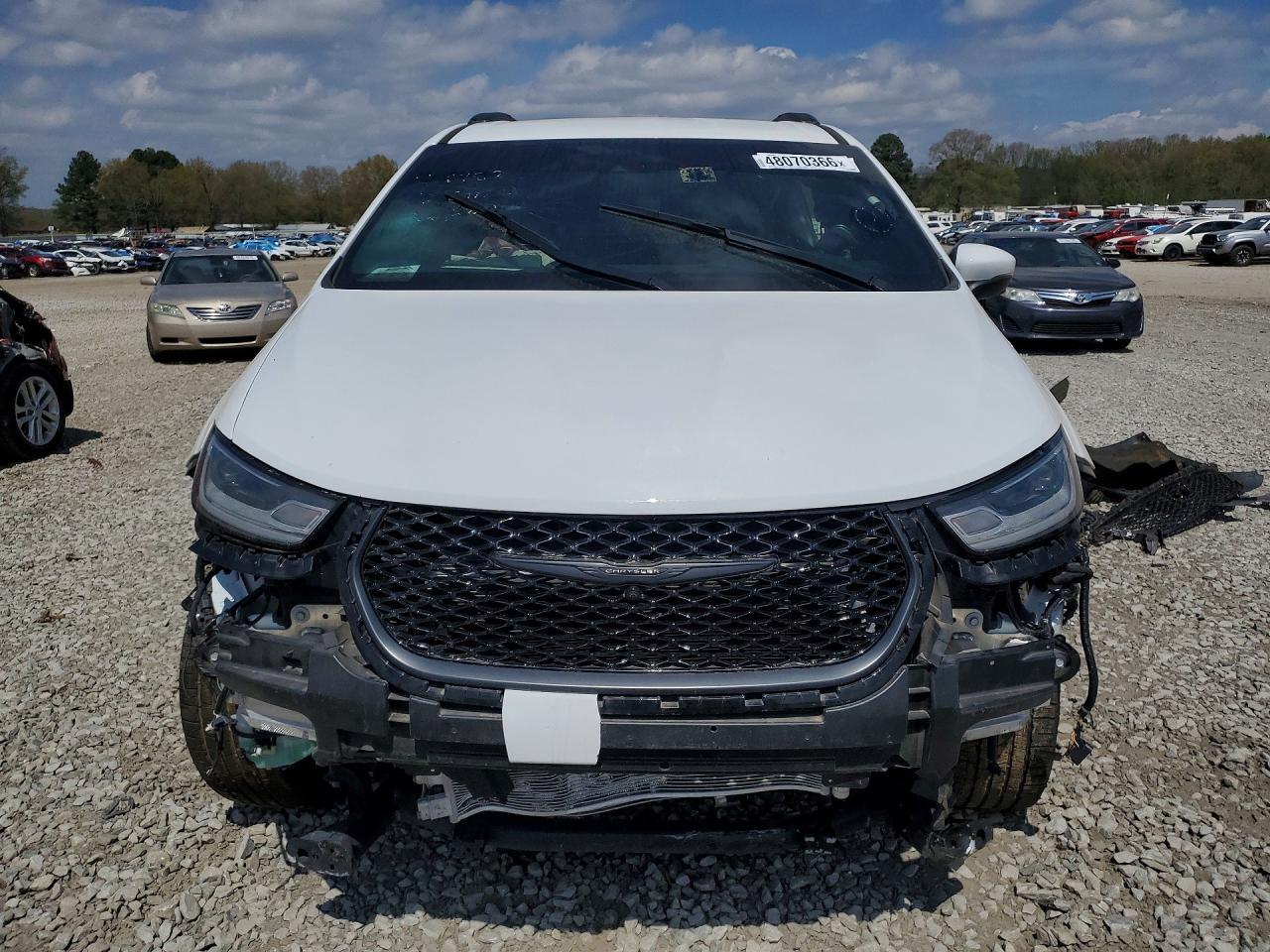 2023 Chrysler Pacifica Touring L - Image 5