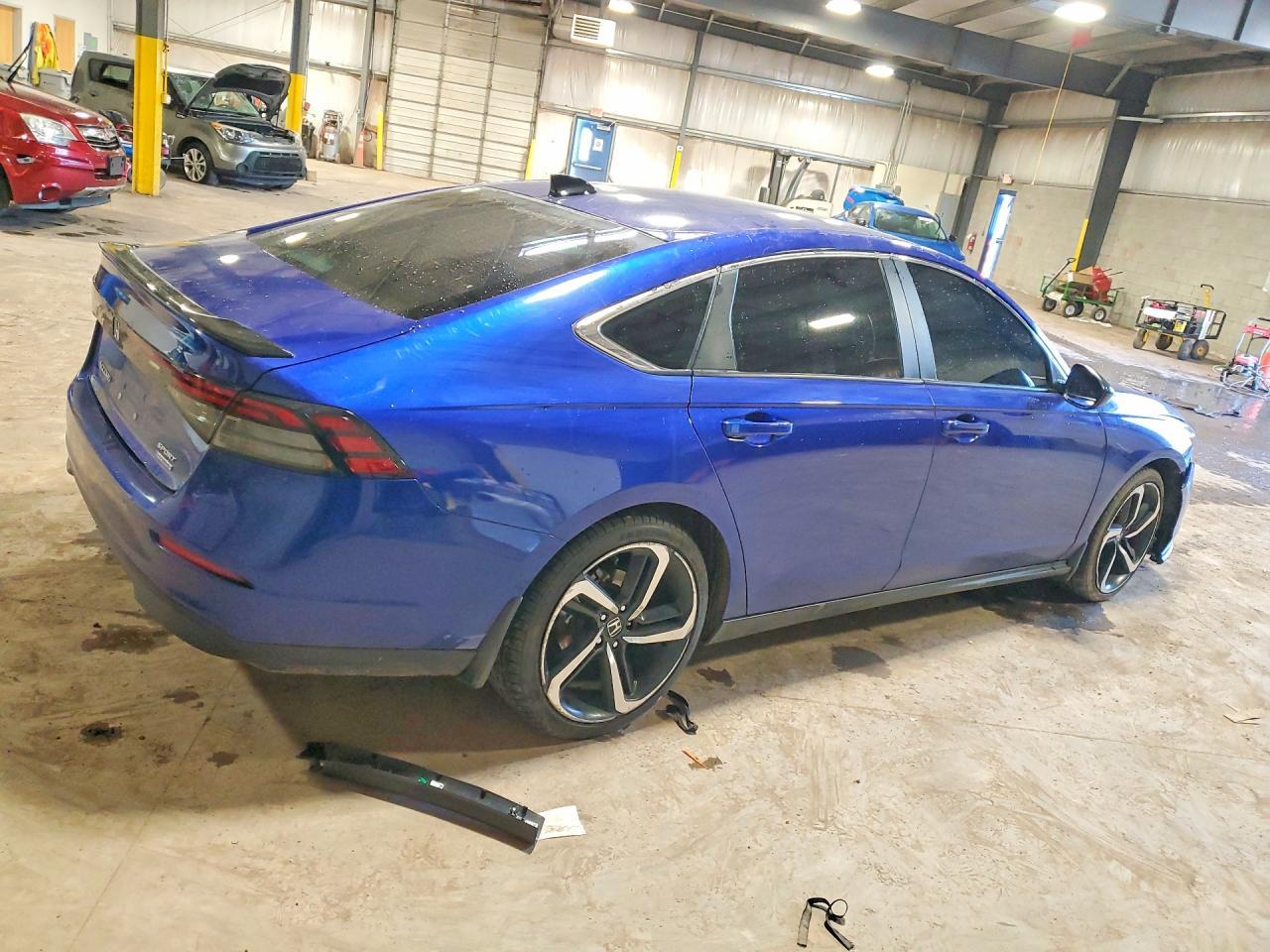 2023 Honda Accord Hybrid Sport - Image 3