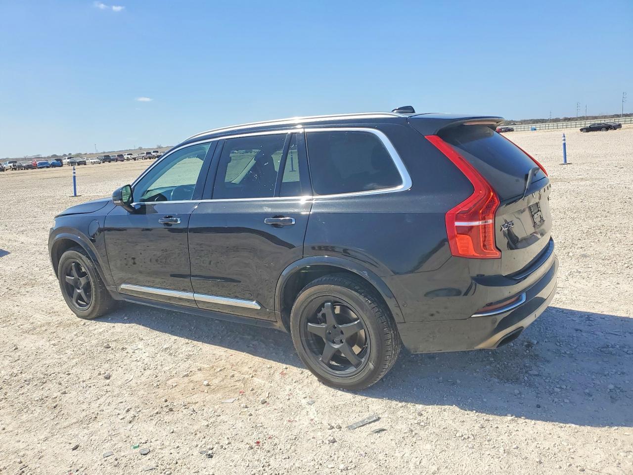 2016 Volvo Xc90 T8 - Image 2
