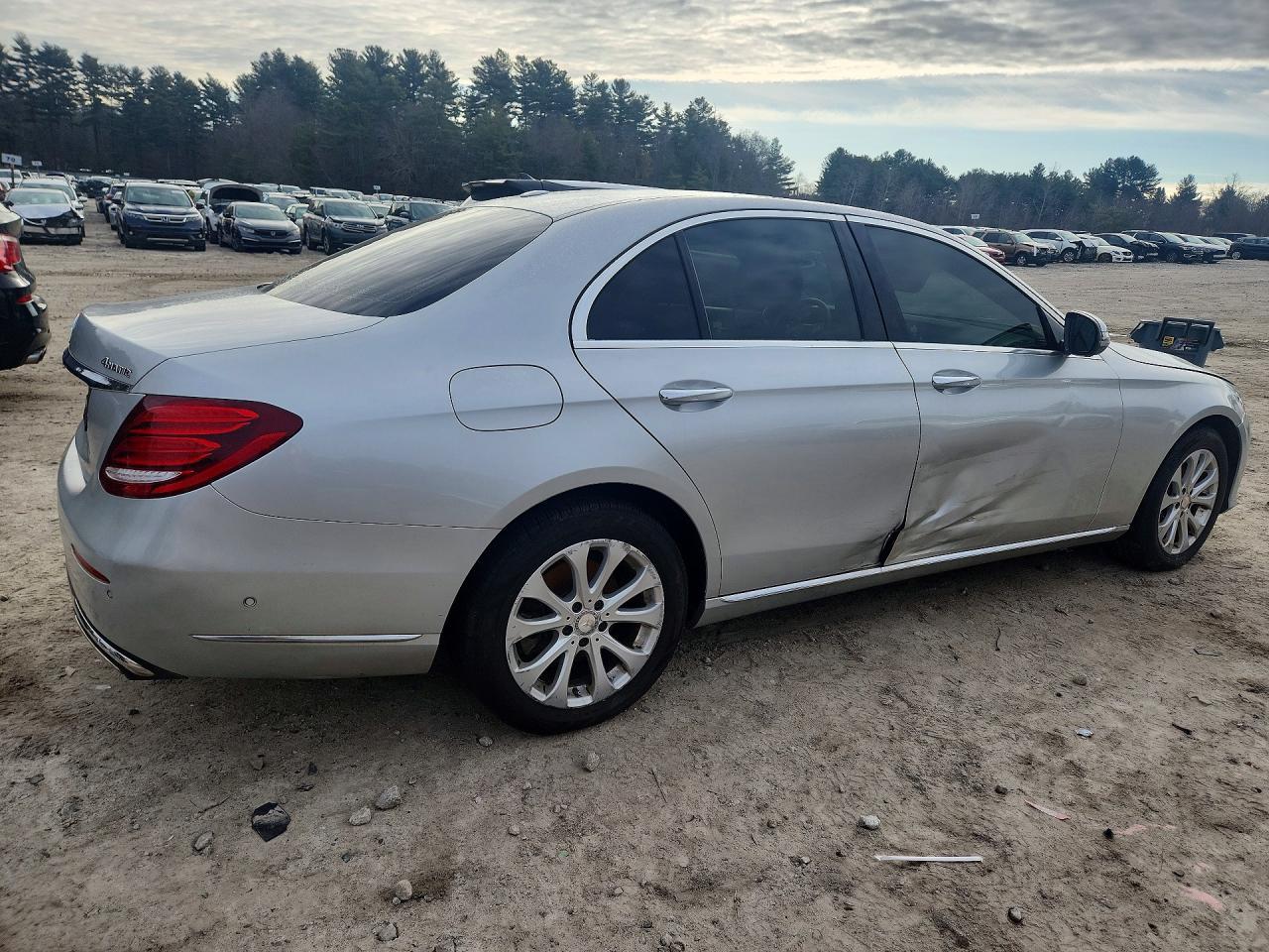 2017 Mercedes-Benz E 300 4Matic - Фото 3
