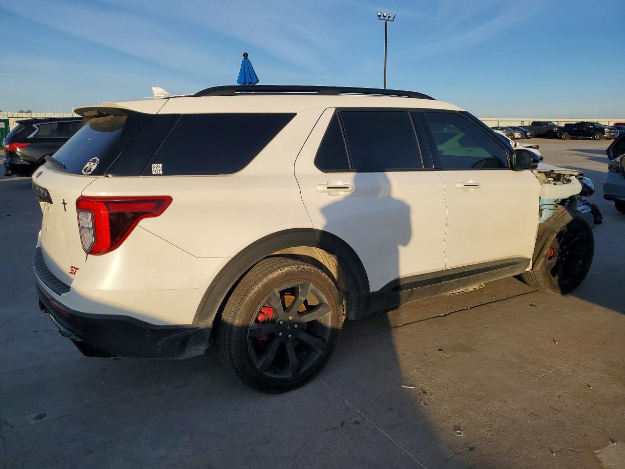 2022 Ford Explorer St - Image 3