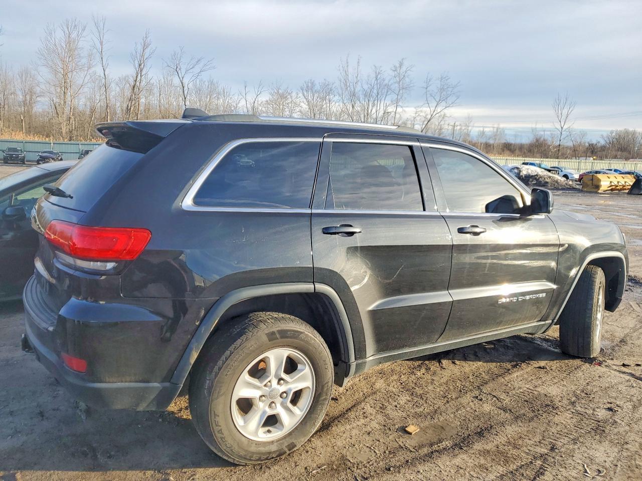 2016 Jeep Grand Cherokee Laredo - Image 3