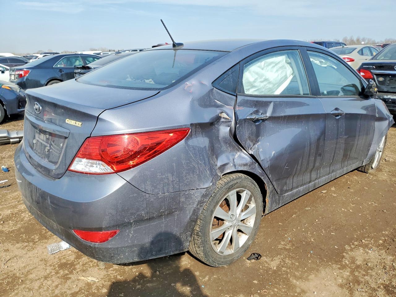 2014 Hyundai Accent Gls - Image 3