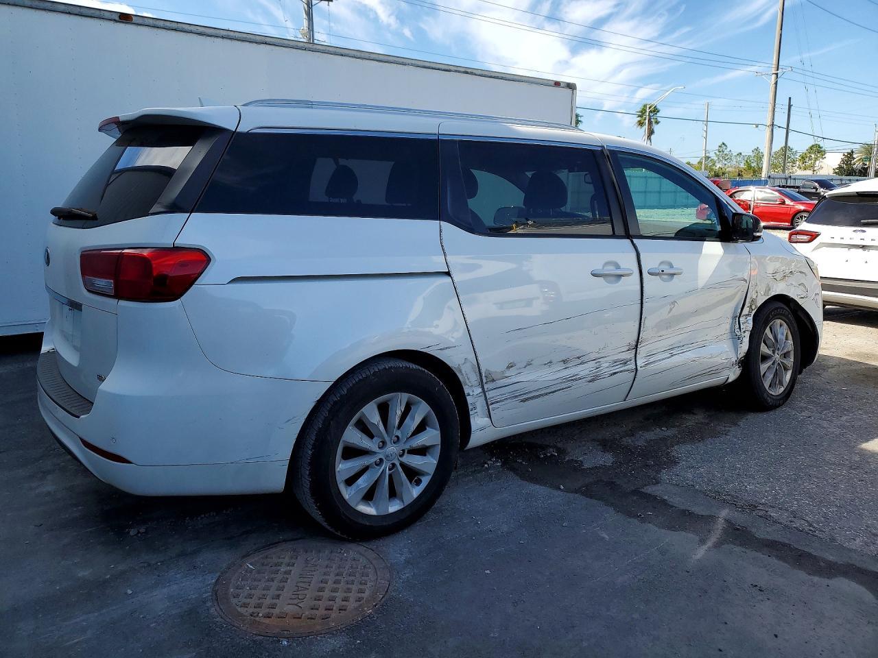 2016 Kia Sedona Ex - Image 3