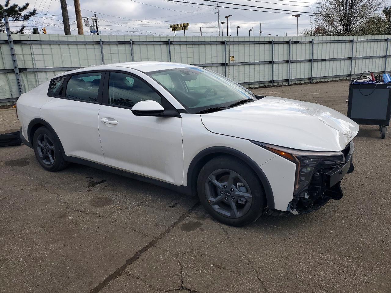 2025 Kia K4 Lxs - Image 4