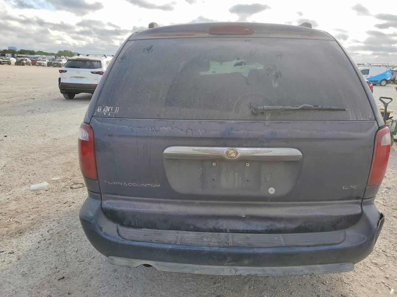 2005 Chrysler Town & Country Lx - Фото 6