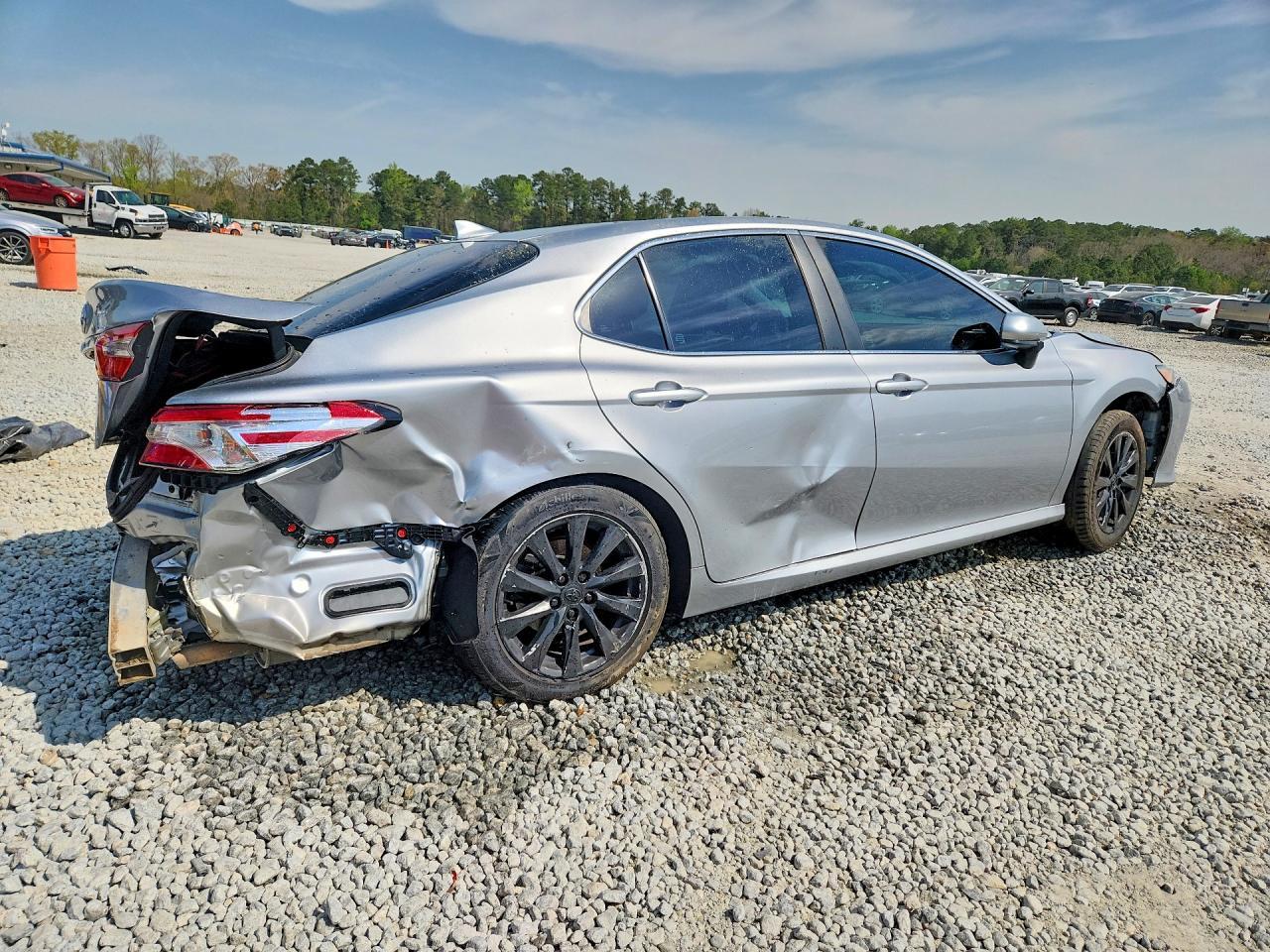 2020 Toyota Camry Le - Фото 3