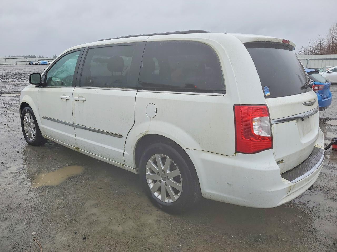 2015 Chrysler Town & Country Touring - Фото 2