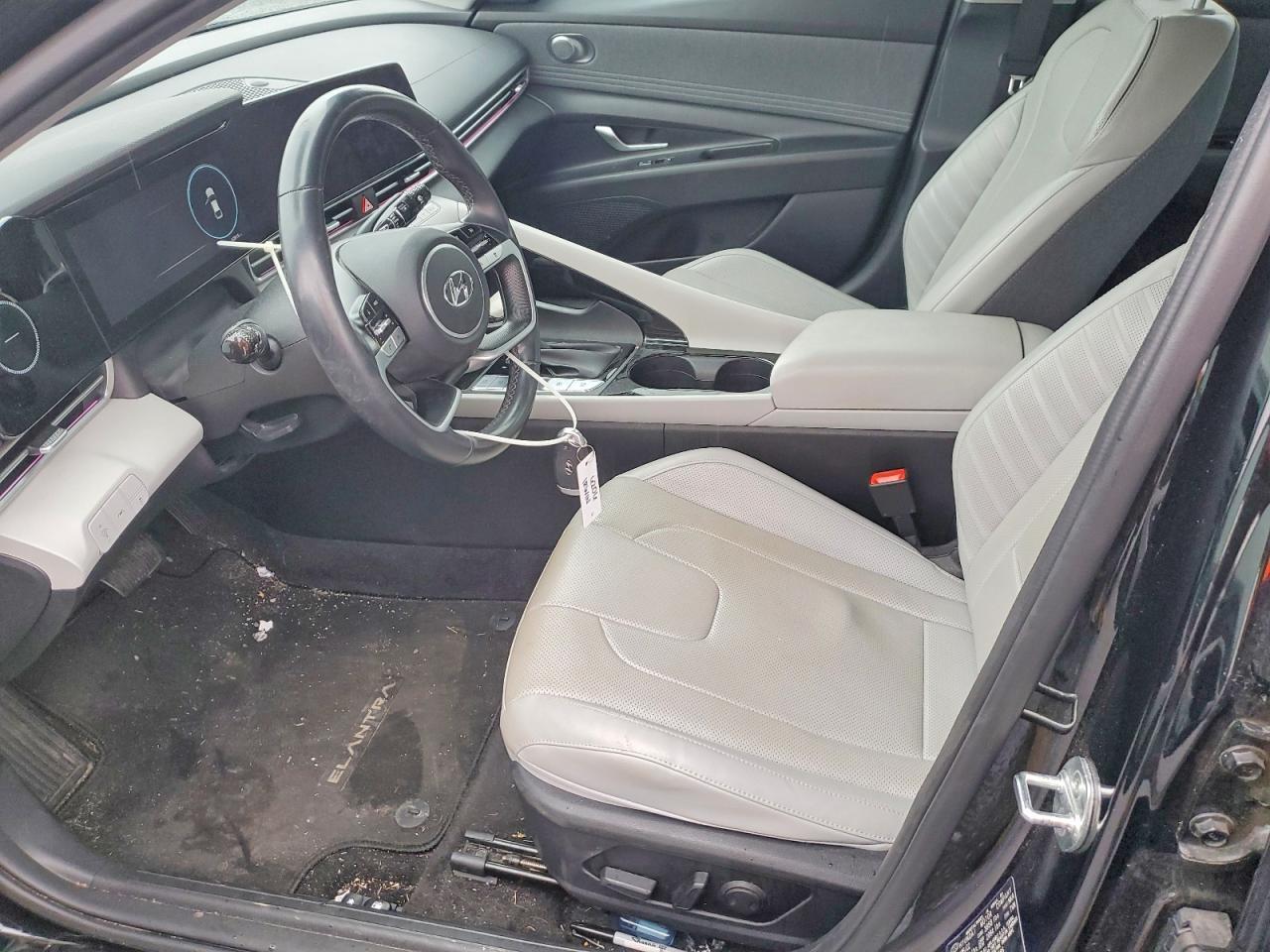 2022 Hyundai Elantra Limited - Image 7