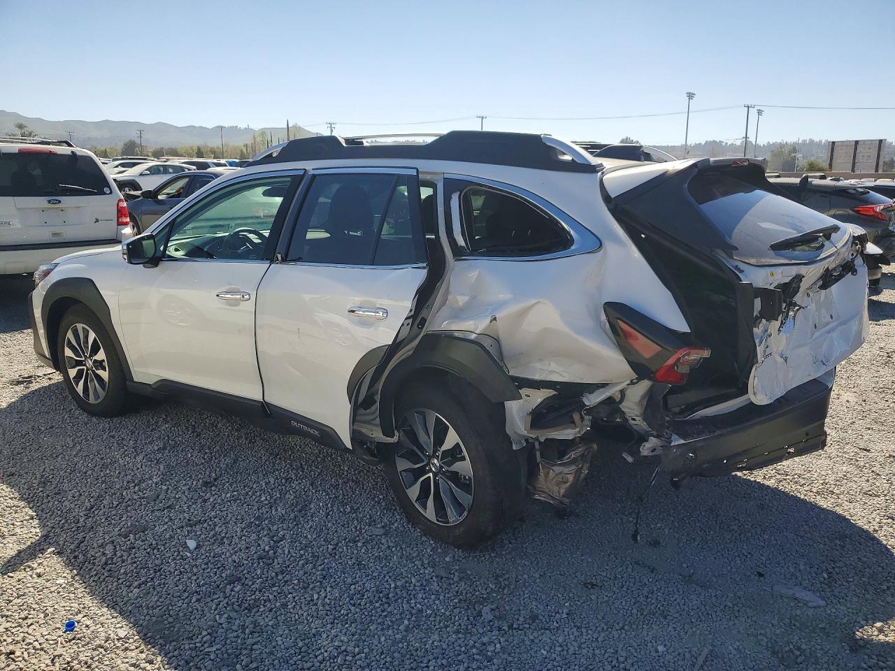 2025 Subaru Outback Touring - Фото 2