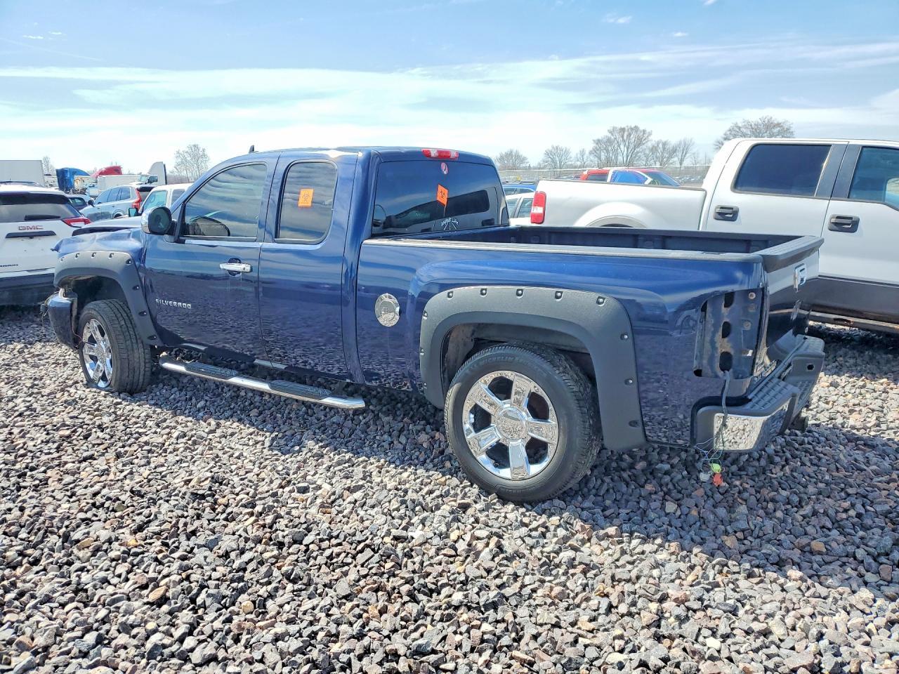 2010 Chevrolet Silverado K1500 Lt - Image 2